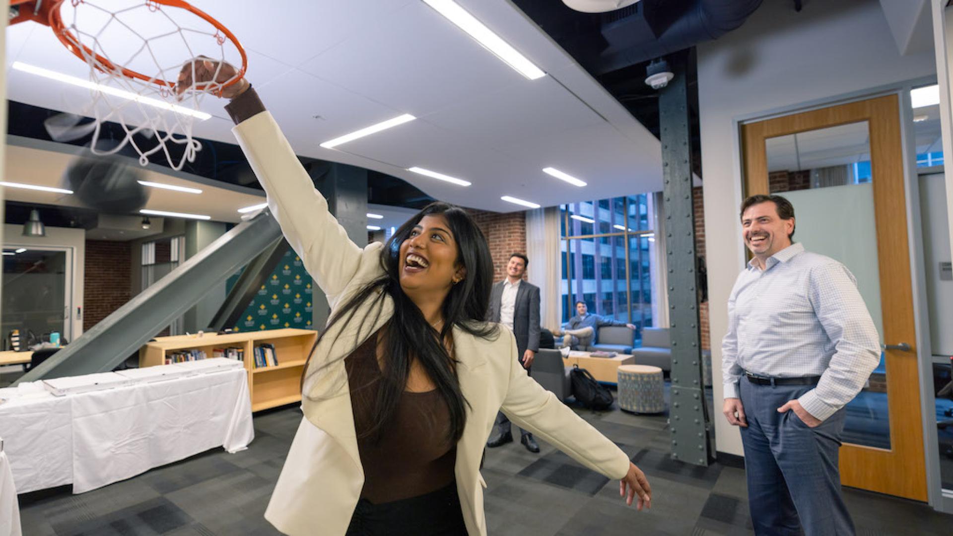 USF Sport Management students take a shot; Dr. Dan Rascher gives guidance.