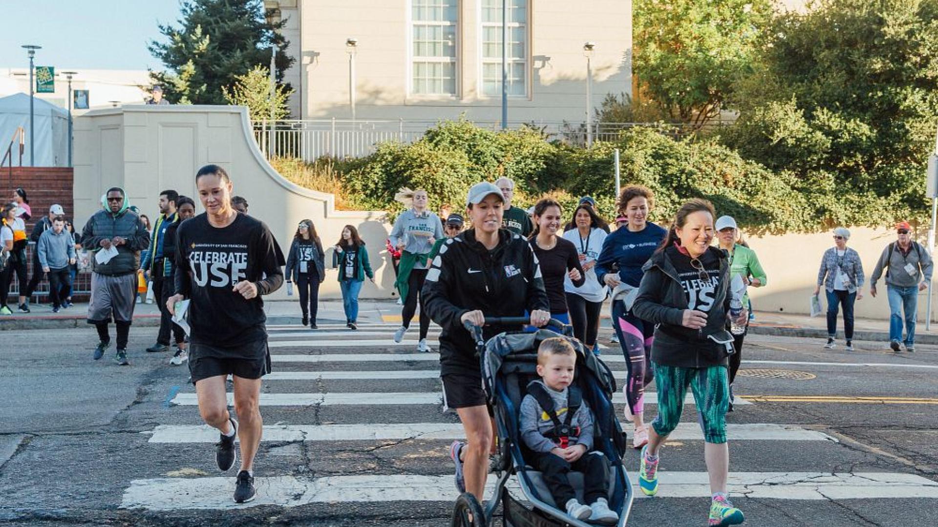 People running across the streets of San Francisco in the USF Fun Run