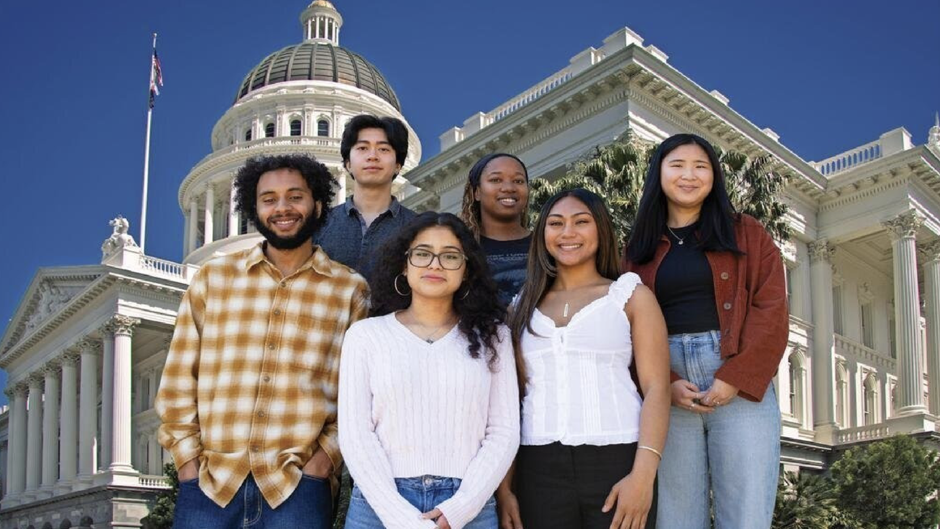 Group of students in front of the Calfornia state capitol