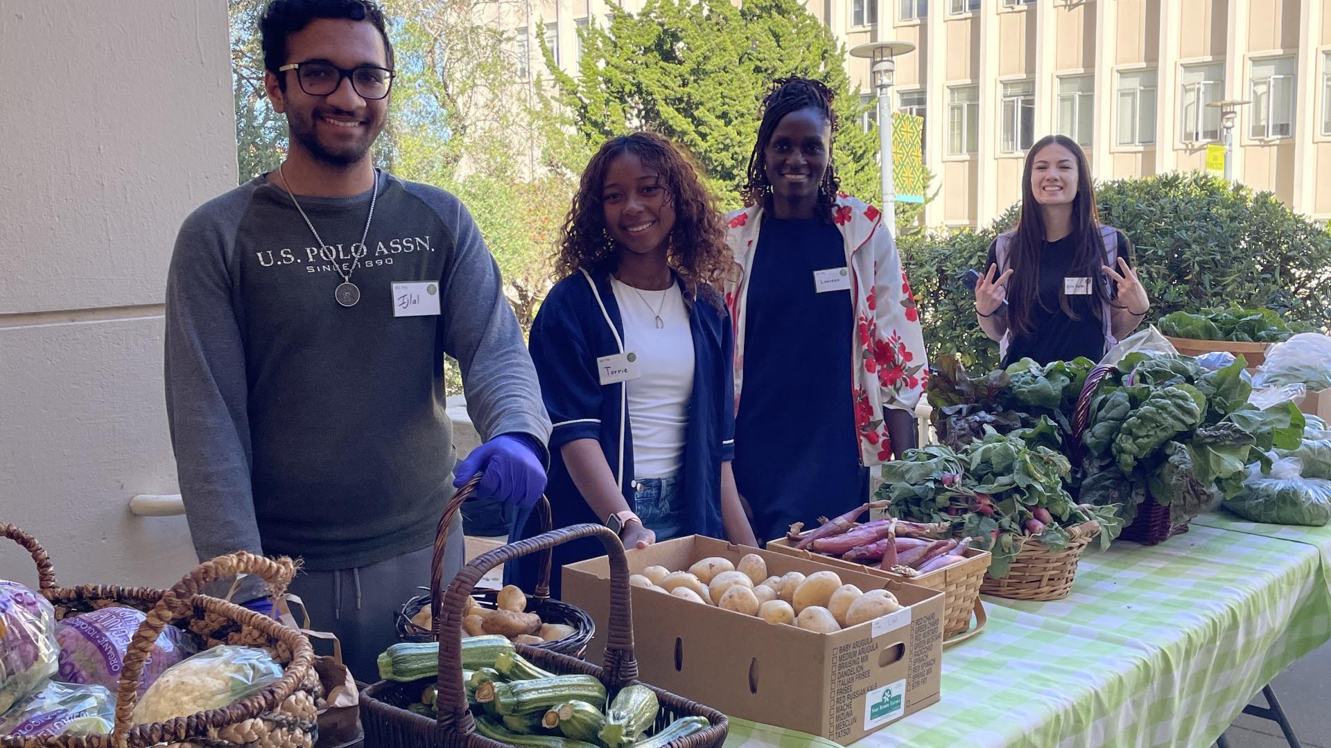 Pack the Pantry: A Department Giving Challenge<br />
